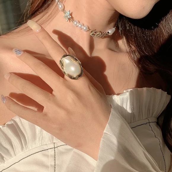 🌟 Stunning Baroque Imitation Pearl Adjustable Ring - Picture 3 of 5